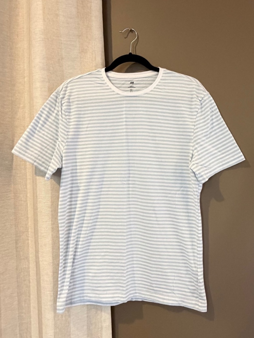 H&M Men's Light Blue & White Striped Tee Shirt, Size Large